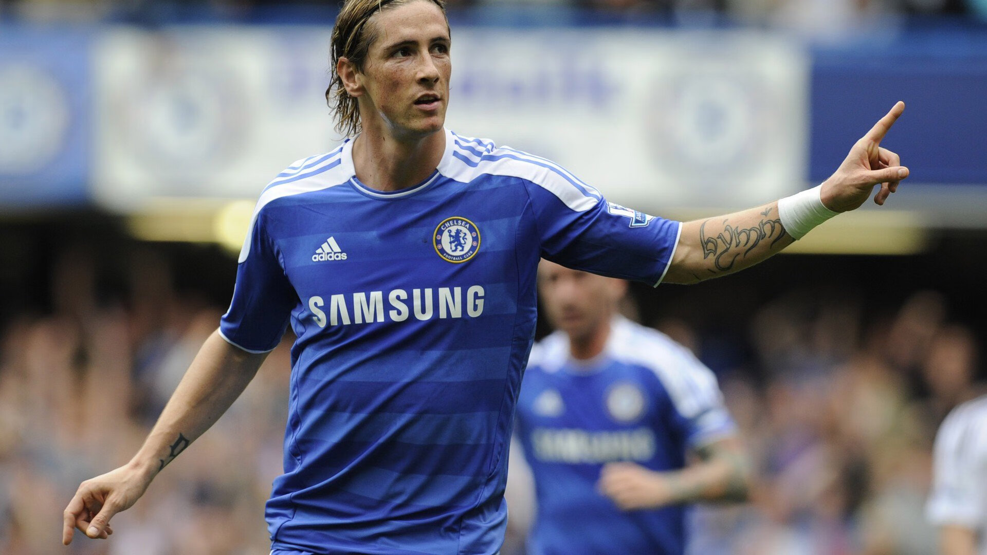 九游游戏中心官网-德甲火热对决:两球逆转展现足球魅力,德甲 用球